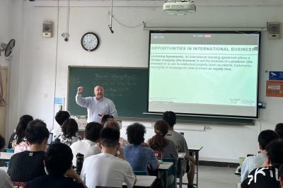 Ron Poff teaches to the cohort of XDU-VT 3+1 students while visiting Xidian University in Xi’an, China. Photo courtesy of Jennifer Clevenger.